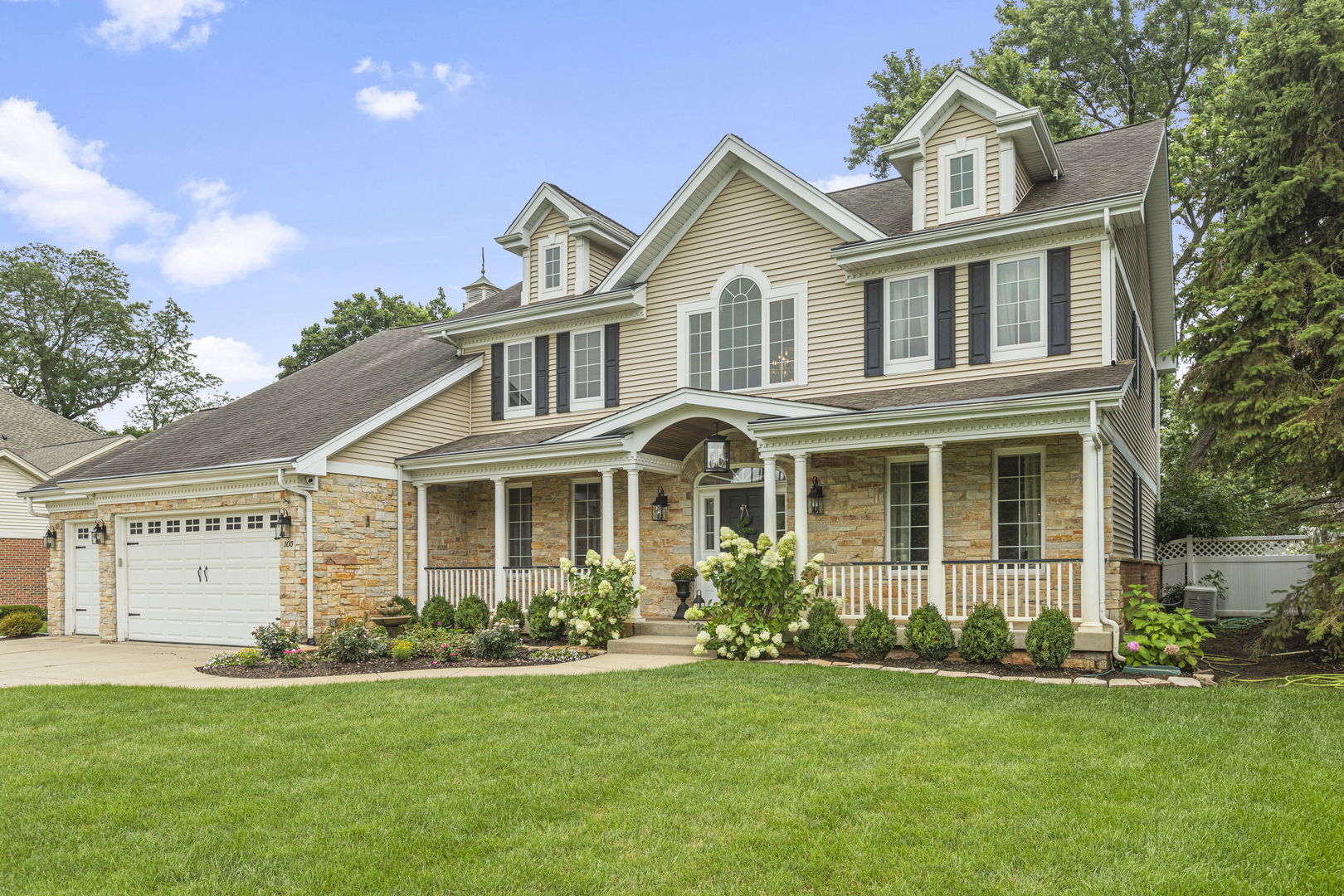 Prospect Heights, Illinois, 60070, United States, 4 Bedrooms Bedrooms, ,4 BathroomsBathrooms,Residential,For Sale,1940157