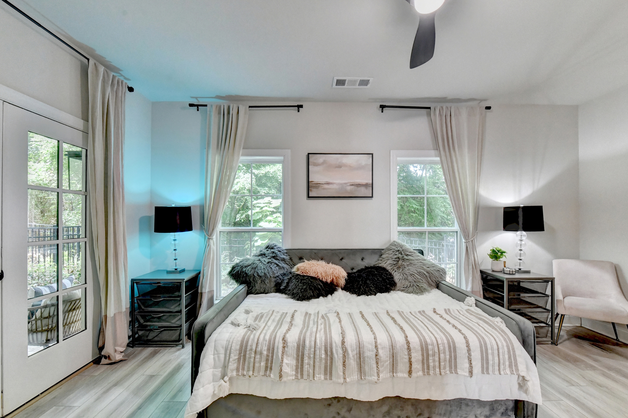  Welcome Home to this Magnificent Three-Story Townhome - 物件實景
