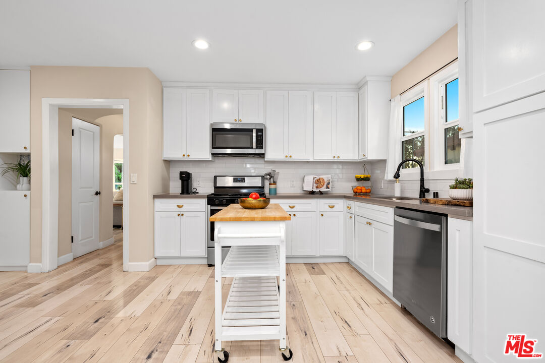 Inglewood, California, 90305, United States, 4 Bedrooms Bedrooms, ,3 BathroomsBathrooms,Residential,For Sale,2003148