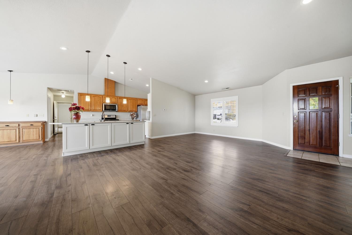 Jackson, California, 95642, United States, 3 Bedrooms Bedrooms, ,2 BathroomsBathrooms,Residential,For Sale,1992385