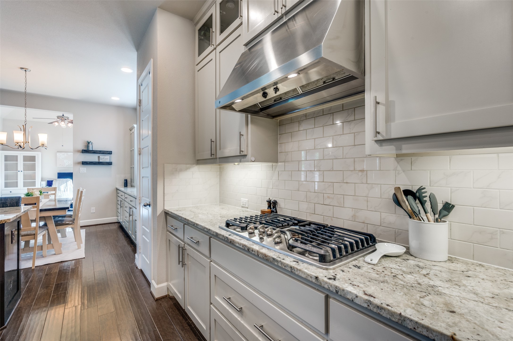 Arlington, Texas, 76005, United States, 4 Bedrooms Bedrooms, ,4 BathroomsBathrooms,Residential,For Sale,1857348