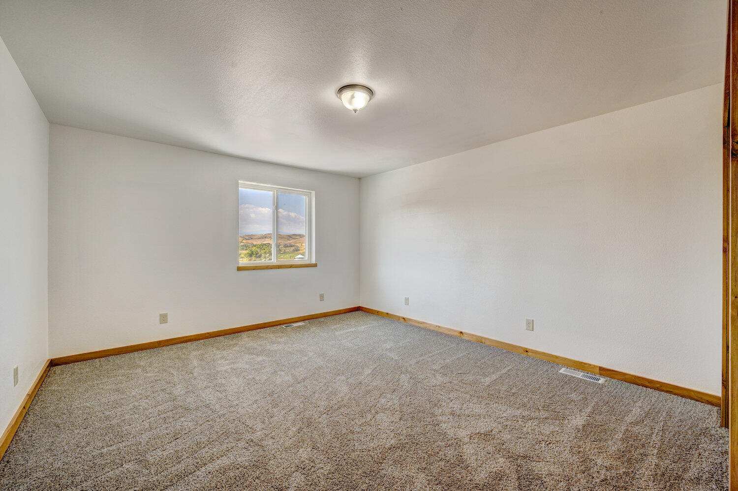 Wyarno, Wyoming, 82845, United States, 6 Bedrooms Bedrooms, ,3 BathroomsBathrooms,Residential,For Sale,1941792