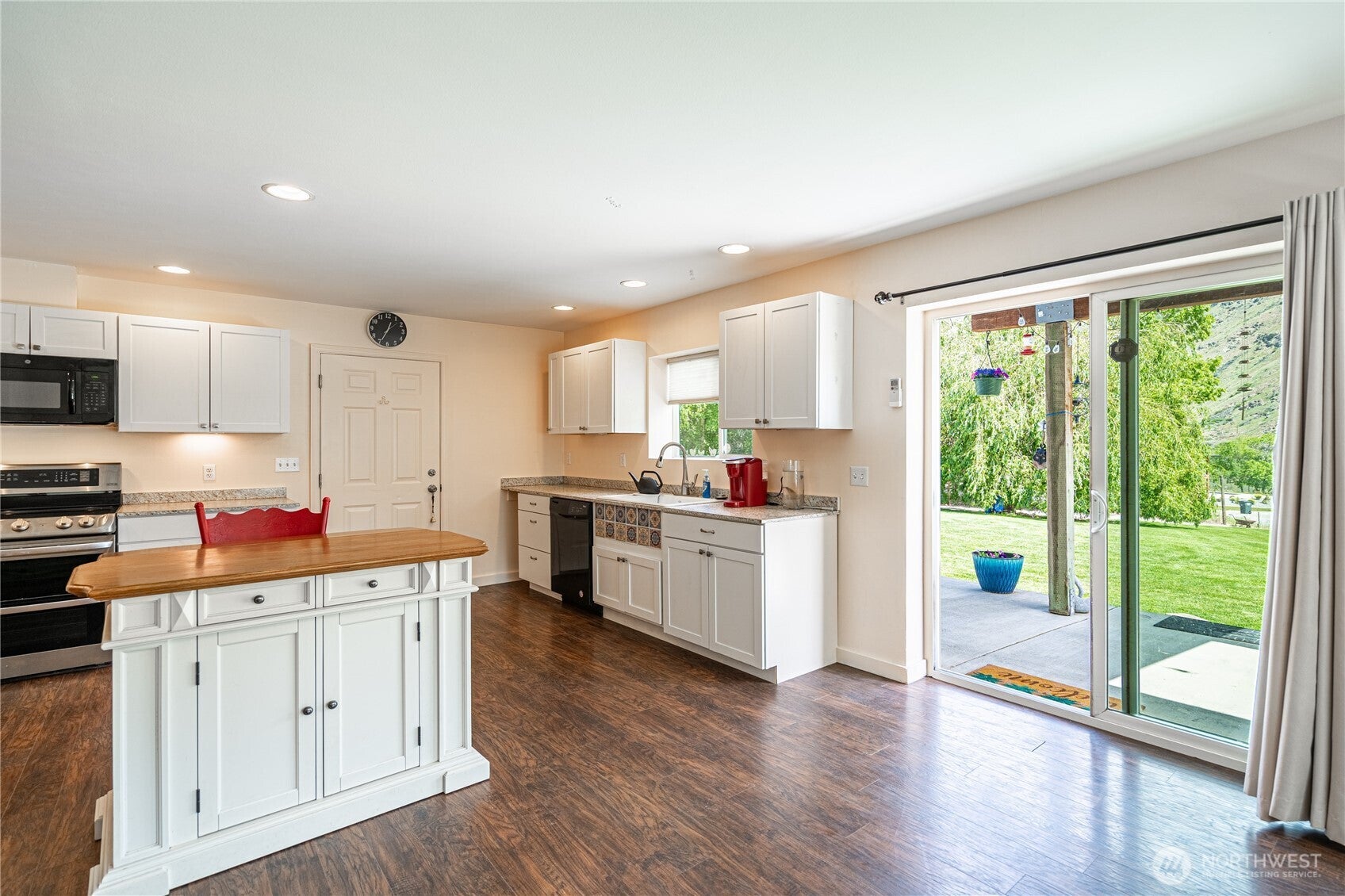 Chelan Falls, Washington, 98817, United States, 1 Bedroom Bedrooms, ,1 BathroomBathrooms,Residential,For Sale,1828092