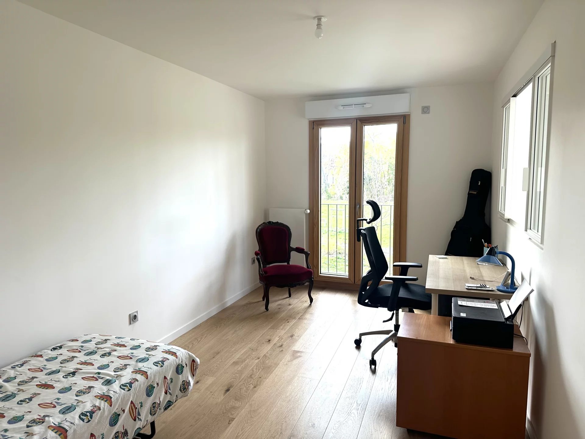 Le Vésinet, Île-de-France, 78110, FR, 2 Bedrooms Bedrooms, ,1 BathroomBathrooms,Residential,For Sale,1994507