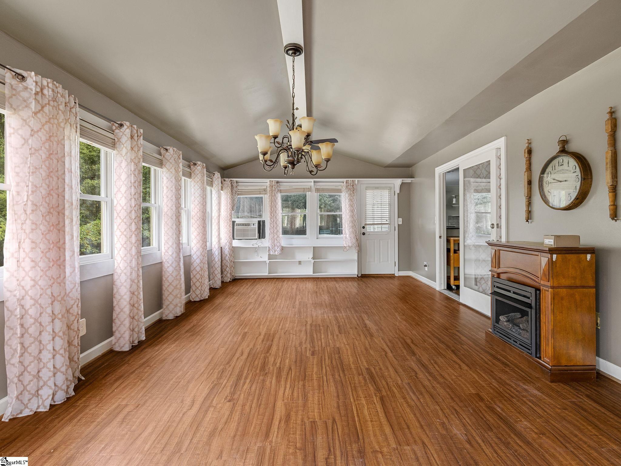 Spartanburg, South Carolina, 29301, United States, 4 Bedrooms Bedrooms, ,3 BathroomsBathrooms,Residential,For Sale,1950138
