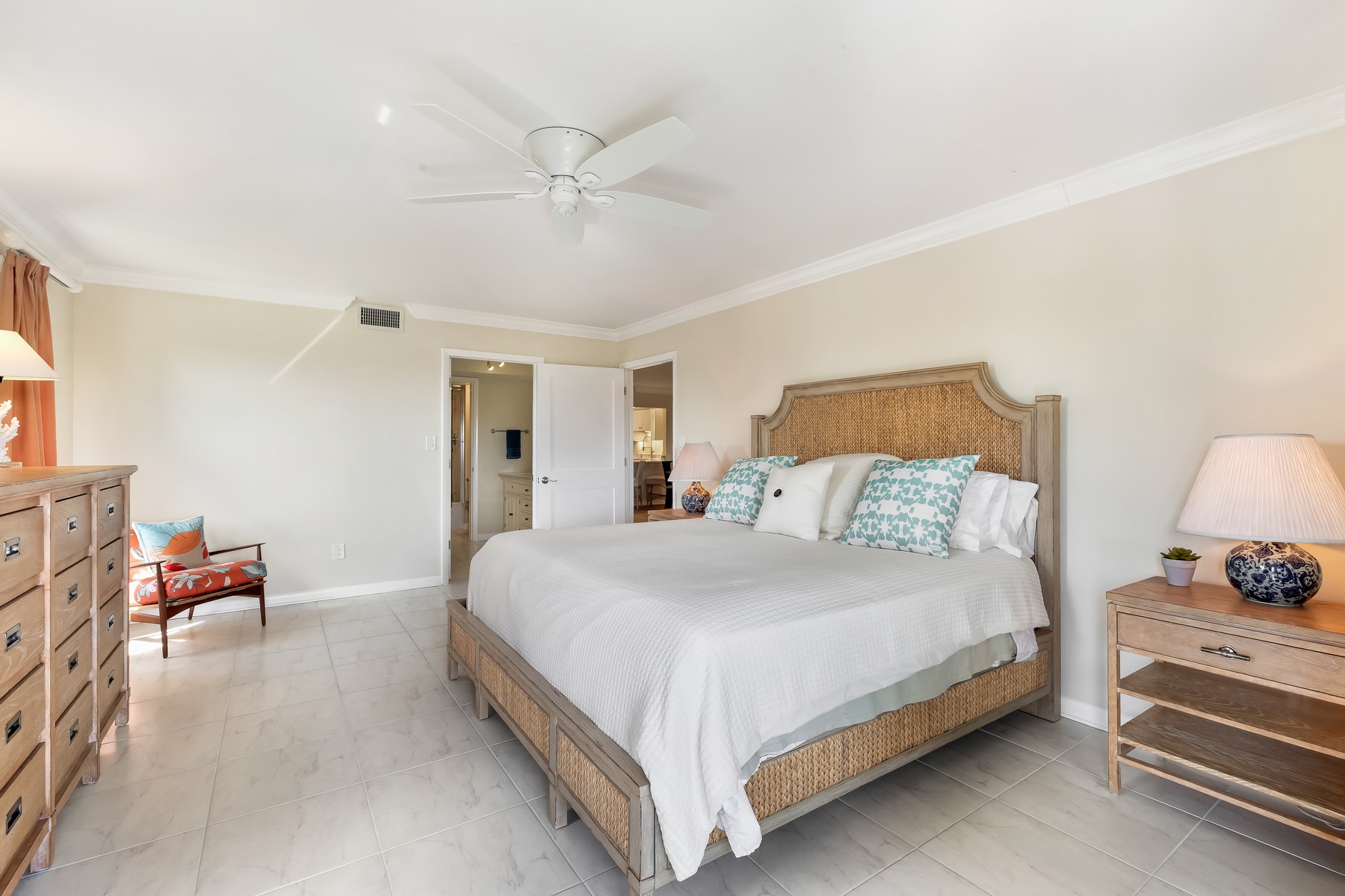  950 Palm Avenue Unit #304 - 物件實景