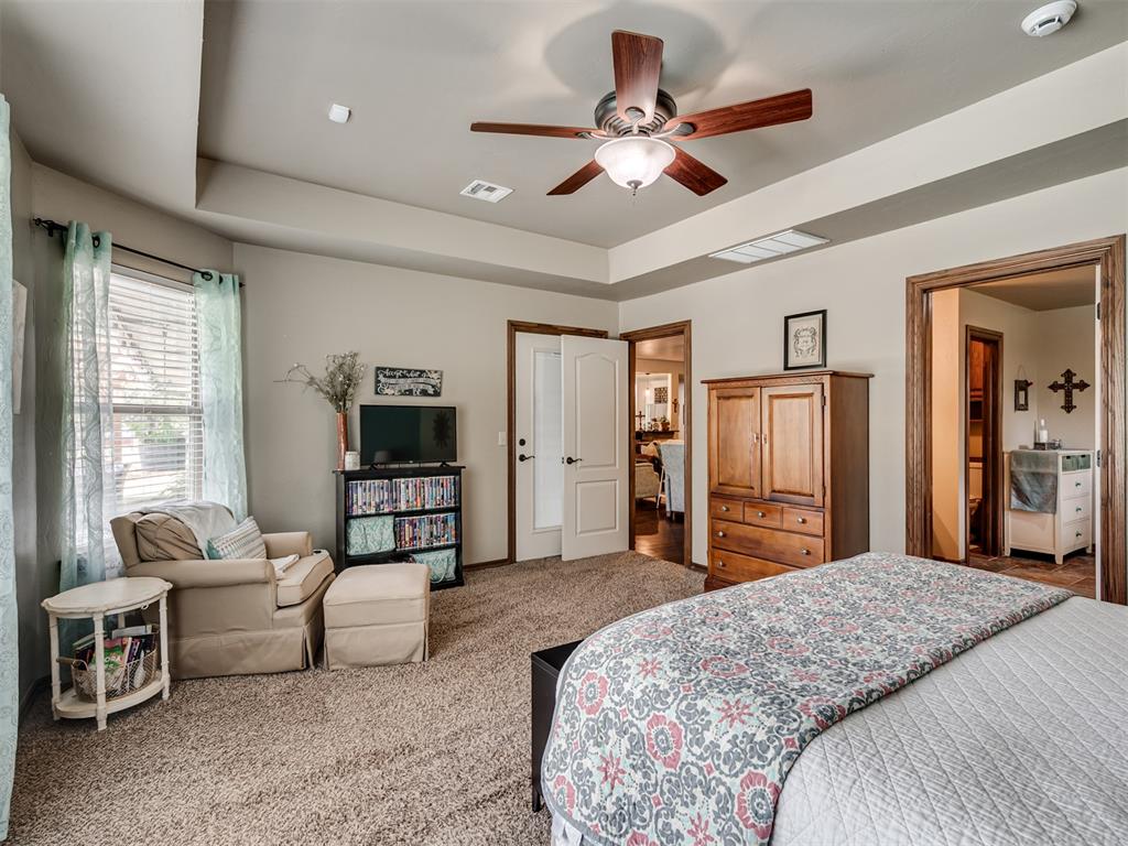 Jones, Oklahoma, 73049, United States, 4 Bedrooms Bedrooms, ,5 BathroomsBathrooms,Residential,For Sale,1987099