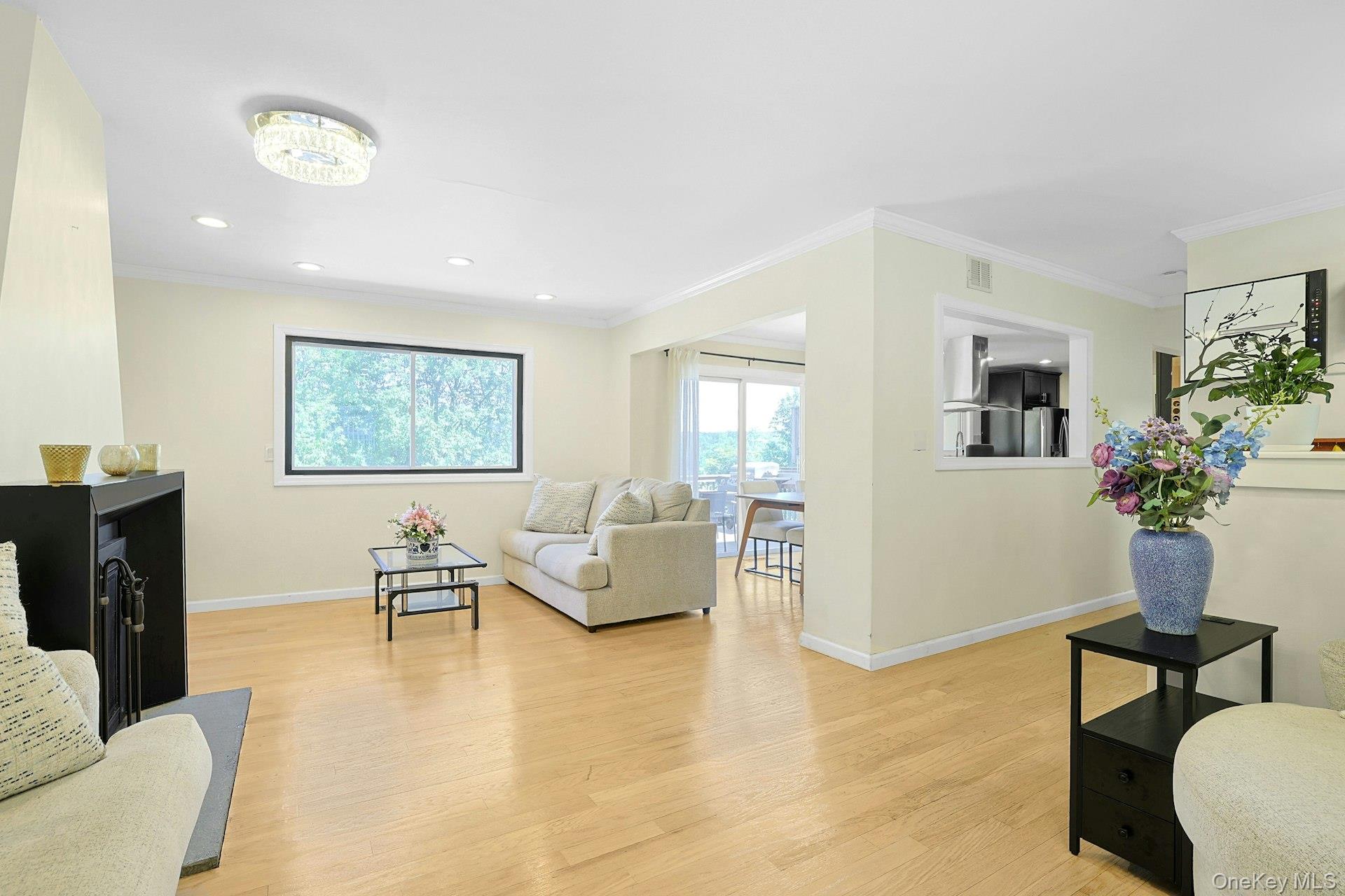Tarrytown, New York, 10591, United States, 4 Bedrooms Bedrooms, ,3 BathroomsBathrooms,Residential,For Sale,1939396