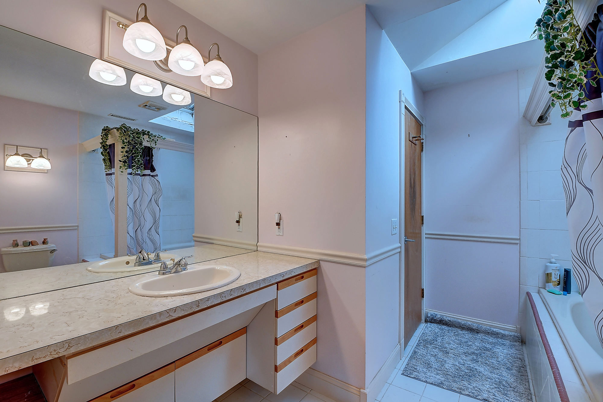 Bethlehem, Connecticut, 06751, United States, 3 Bedrooms Bedrooms, ,4 BathroomsBathrooms,Residential,For Sale,1987102