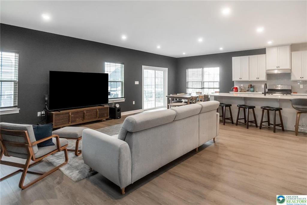 Catasauqua, Pennsylvania, 18032, United States, 5 Bedrooms Bedrooms, ,5 BathroomsBathrooms,Residential,For Sale,2008861