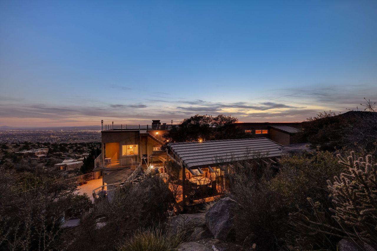 Albuquerque, New Mexico, 87122, United States, 4 Bedrooms Bedrooms, ,5 BathroomsBathrooms,Residential,For Sale,1766208