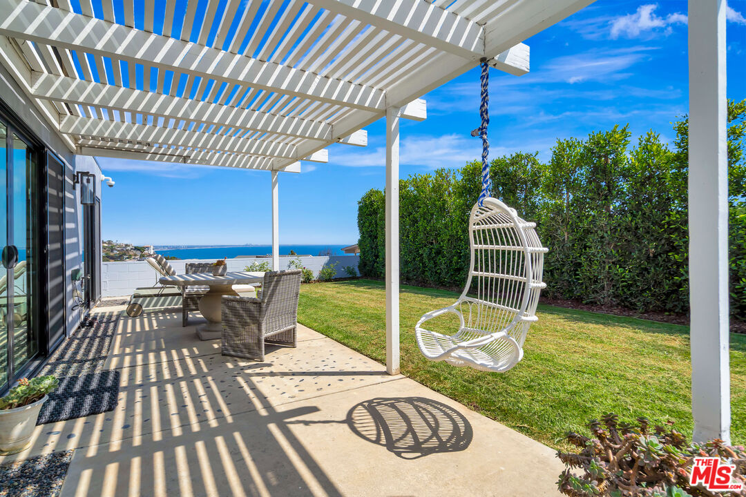Malibu, California, 90265, United States, 4 Bedrooms Bedrooms, ,3 BathroomsBathrooms,Residential,For Sale,1925740