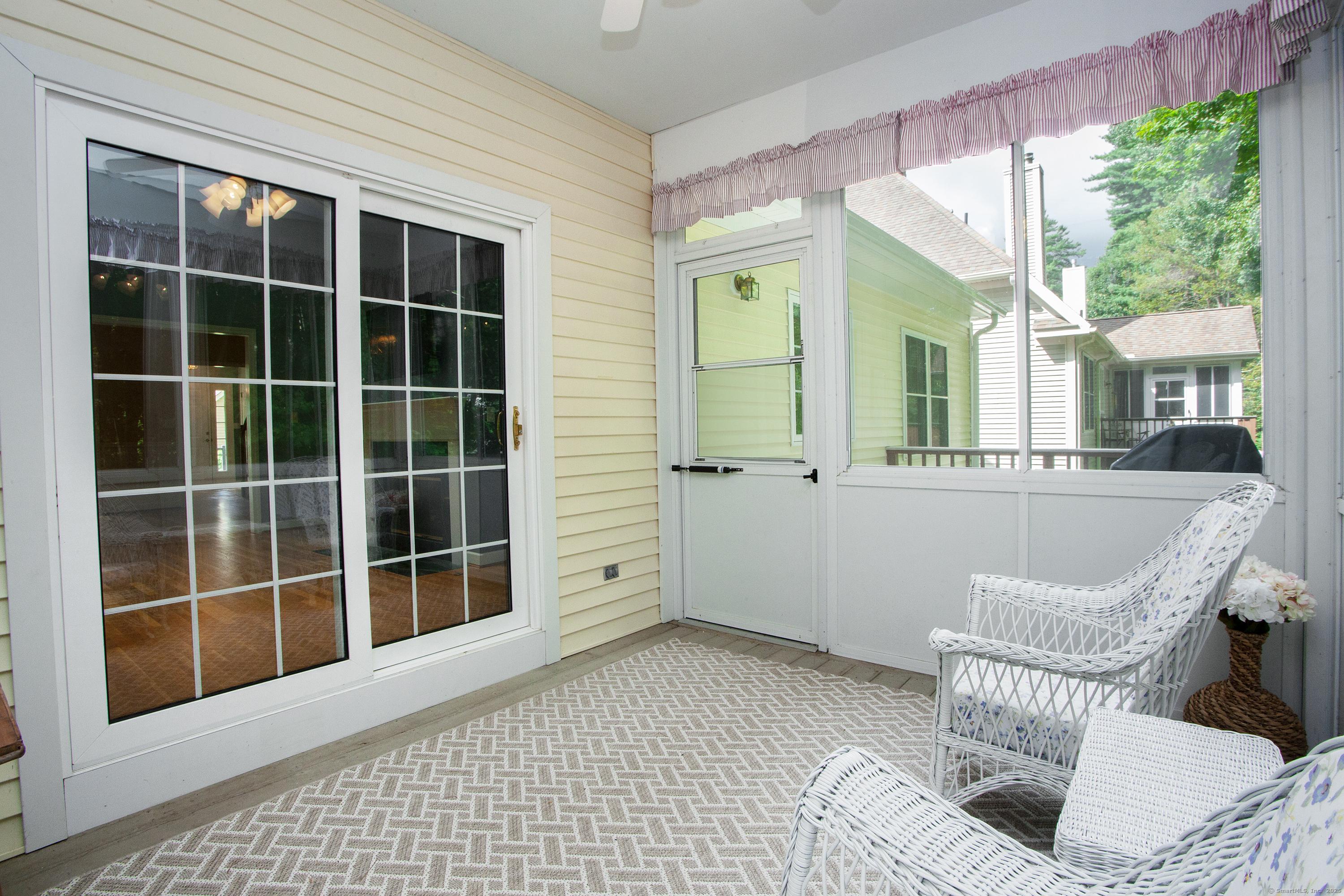 Simsbury, Connecticut, 06070, United States, 2 Bedrooms Bedrooms, ,4 BathroomsBathrooms,Residential,For Sale,1973720