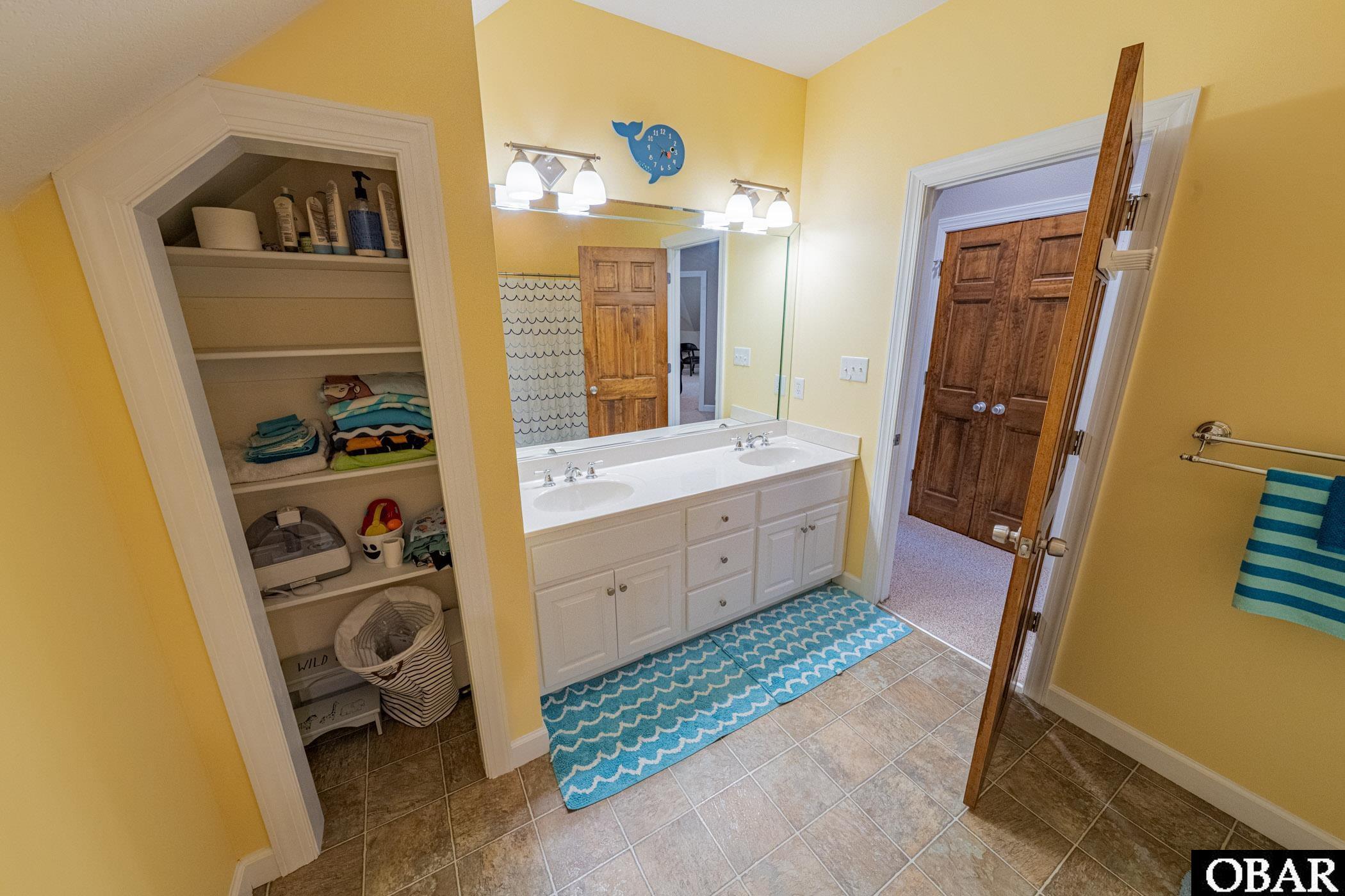 Manteo, North Carolina, 27954, United States, 4 Bedrooms Bedrooms, ,4 BathroomsBathrooms,Residential,For Sale,1988326