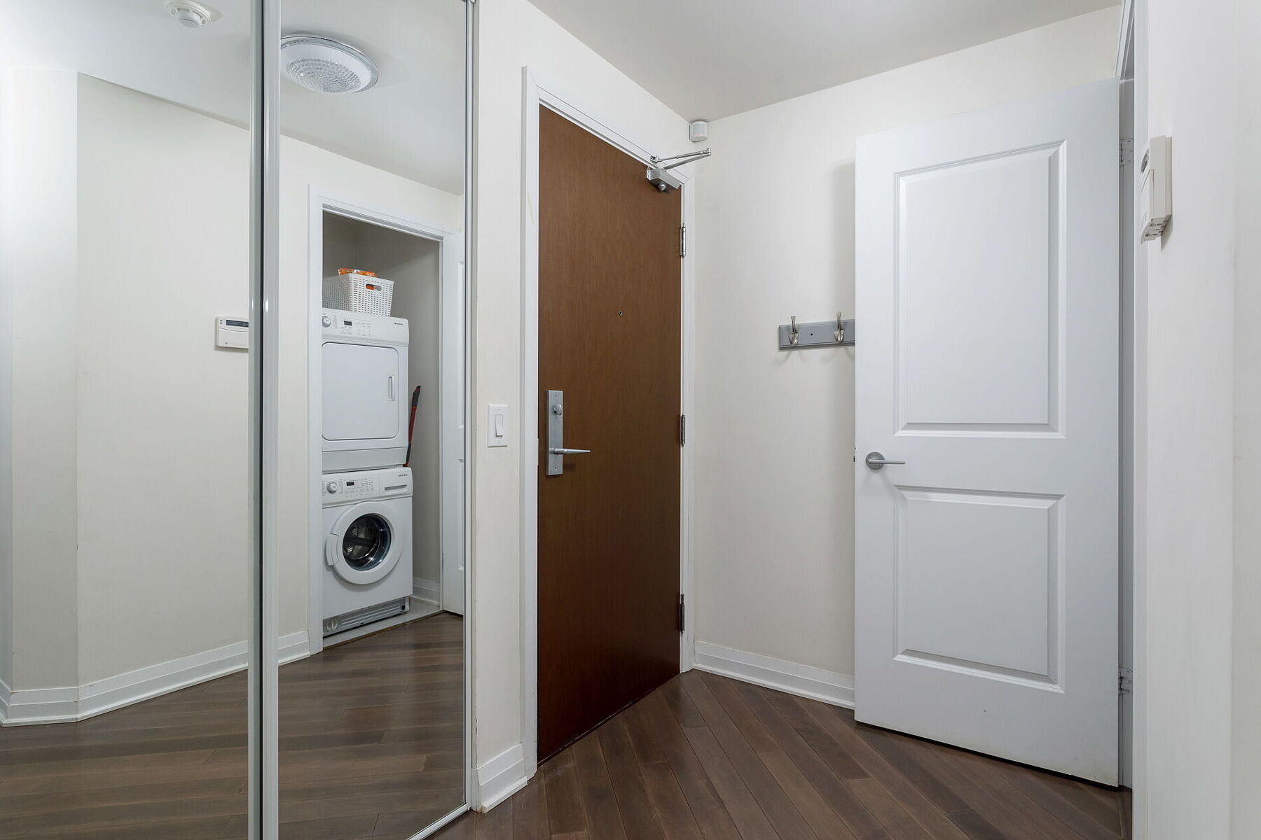  Spacious and Bright Condo - 物件實景