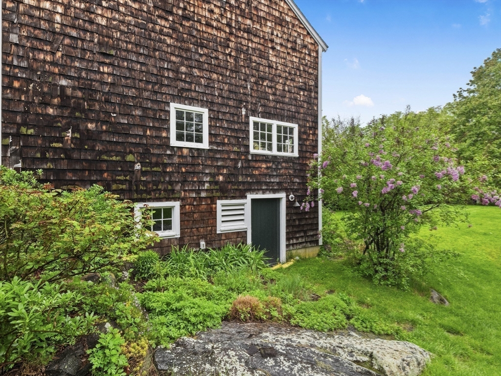 Carlisle, Massachusetts, 01741, United States, 3 Bedrooms Bedrooms, ,4 BathroomsBathrooms,Residential,For Sale,1804776