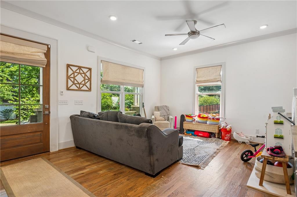 Atlanta, Georgia, 30310, United States, 3 Bedrooms Bedrooms, ,2 BathroomsBathrooms,Residential,For Sale,1991522