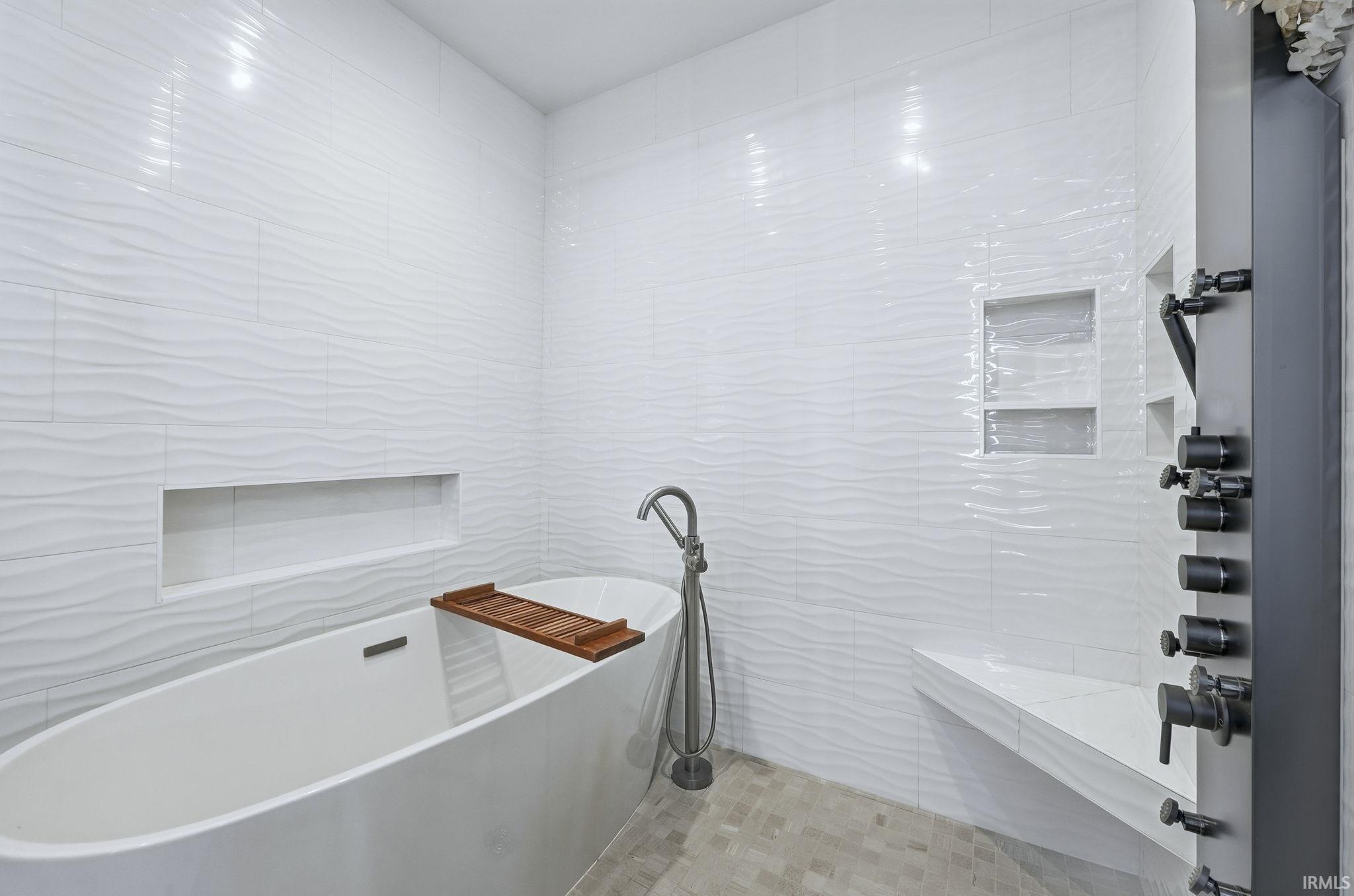 Fort Wayne, Indiana, 46802, United States, 2 Bedrooms Bedrooms, ,3 BathroomsBathrooms,Residential,For Sale,1987044