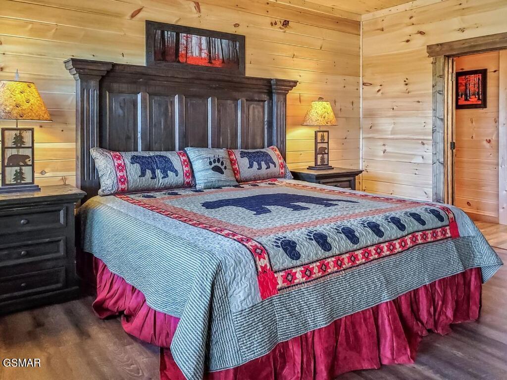 Gatlinburg, Tennessee, 37738, United States, 4 Bedrooms Bedrooms, ,6 BathroomsBathrooms,Residential,For Sale,1976574