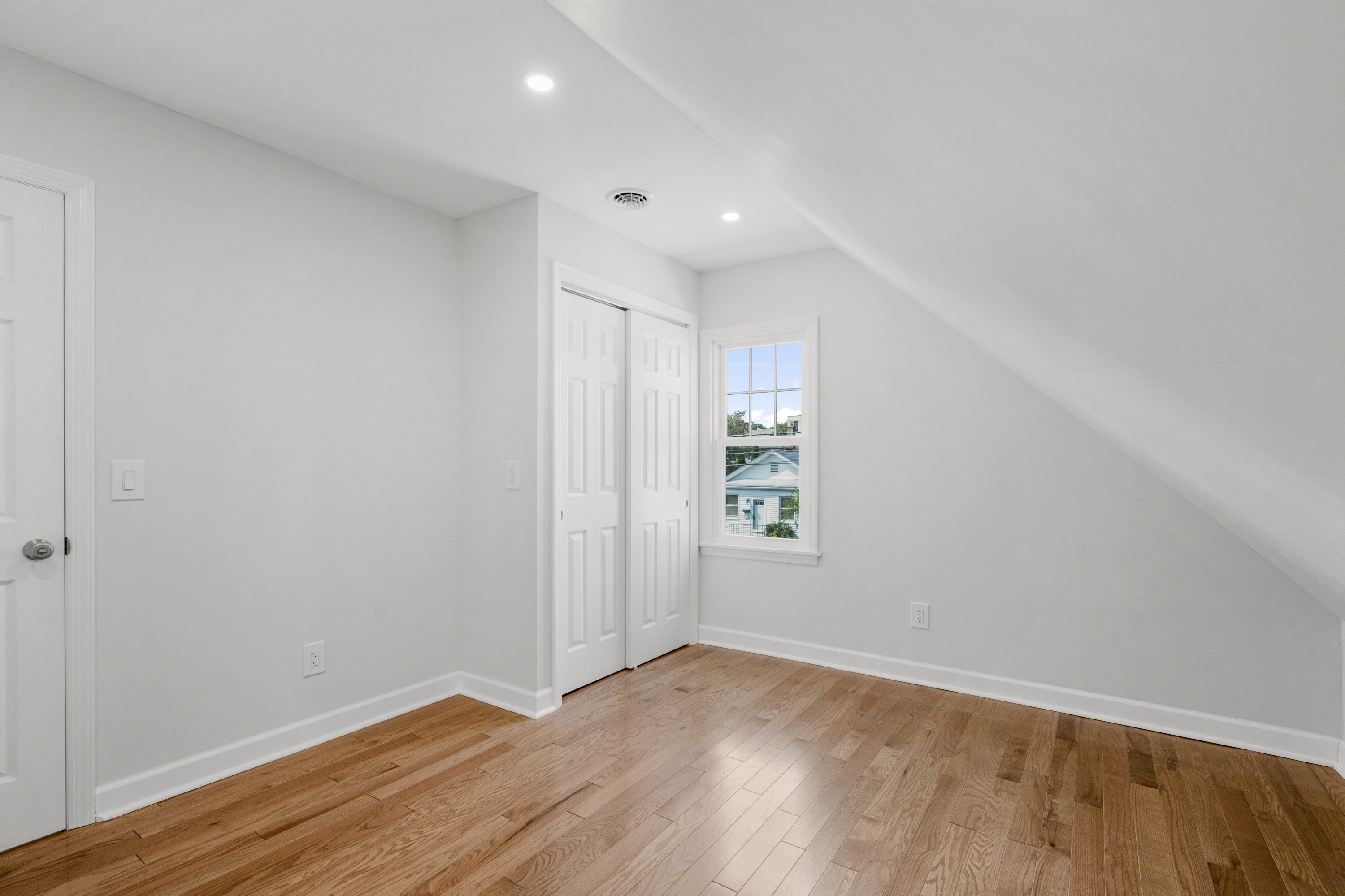  Wonderful 2-Family Mamaroneck Home - 物件實景