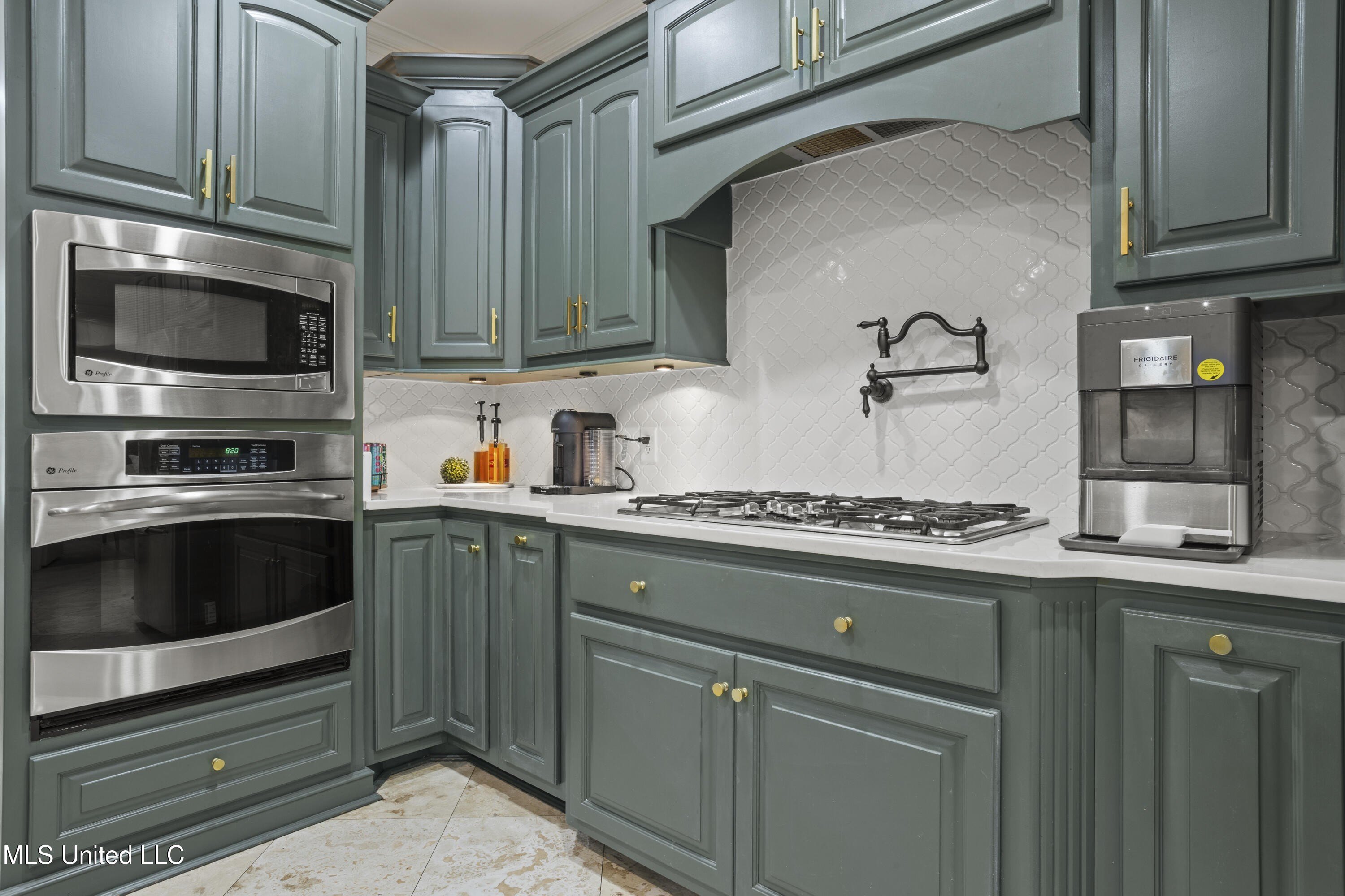 Ocean Springs, Mississippi, 39564, United States, 4 Bedrooms Bedrooms, ,3 BathroomsBathrooms,Residential,For Sale,1976002