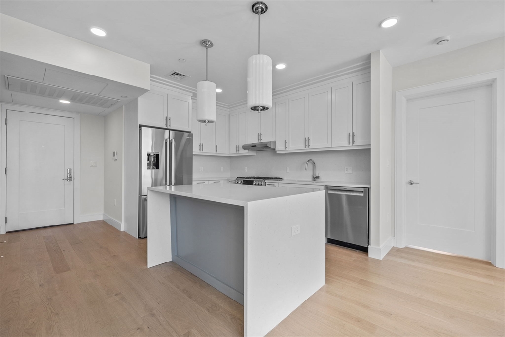Boston, Massachusetts, 02128, United States, 2 Bedrooms Bedrooms, ,2 BathroomsBathrooms,Residential,For Sale,1942653