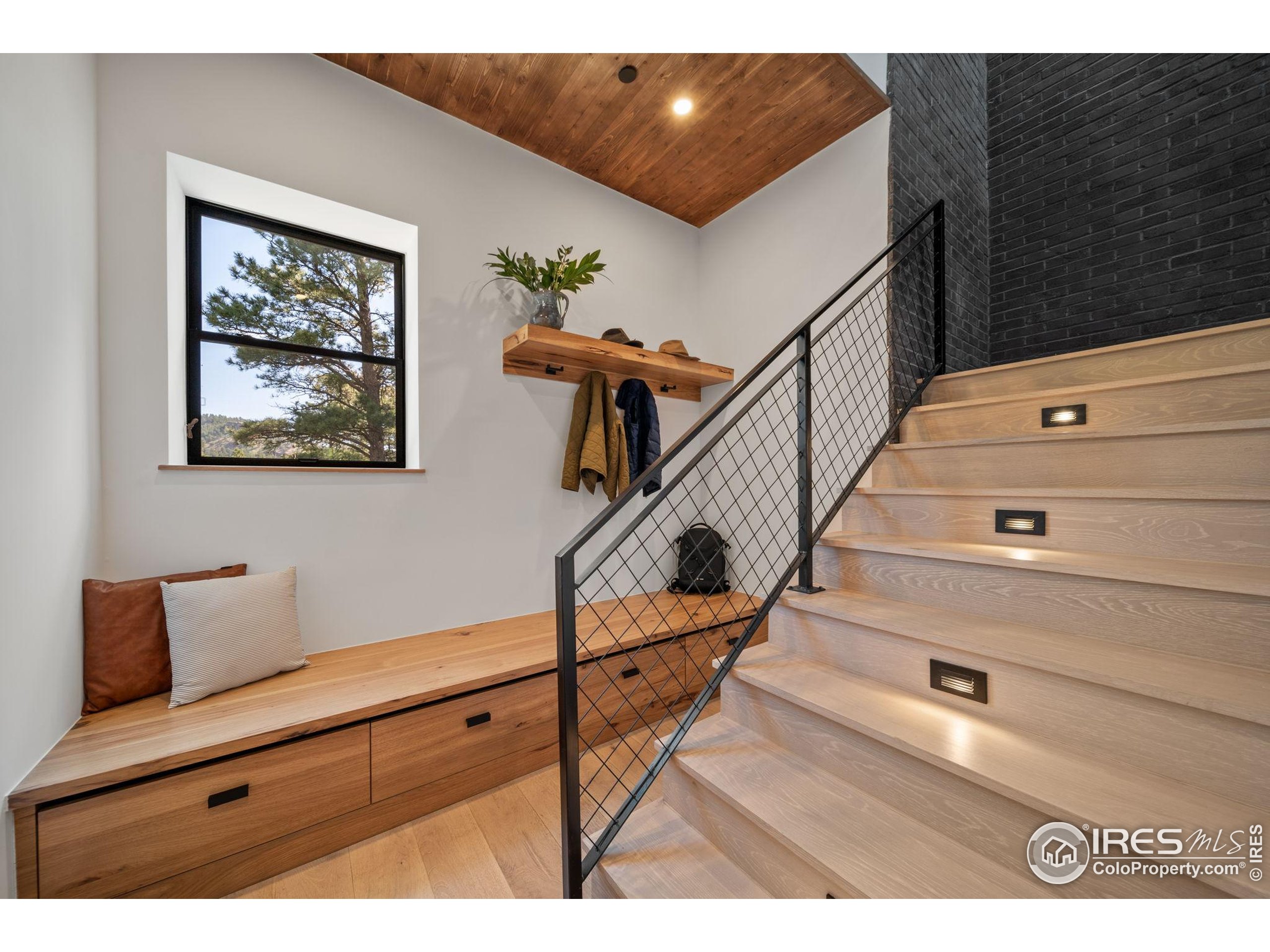 Boulder, Colorado, 80302, United States, 4 Bedrooms Bedrooms, ,3 BathroomsBathrooms,Residential,For Sale,1947999