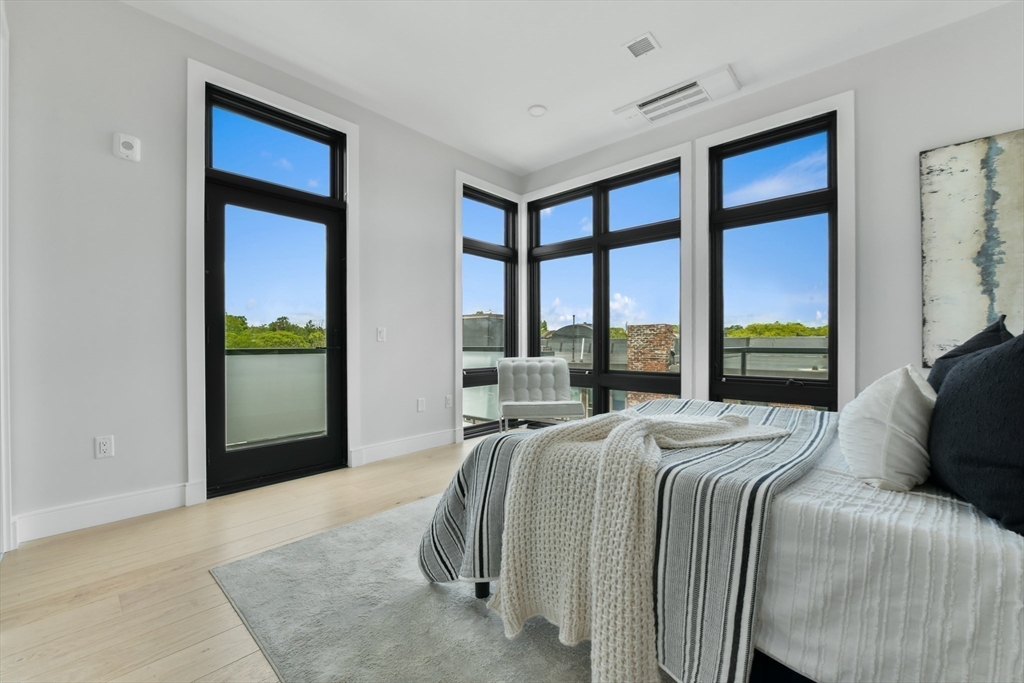 Brookline, Massachusetts, 02446, United States, 3 Bedrooms Bedrooms, ,4 BathroomsBathrooms,Residential,For Sale,1750126