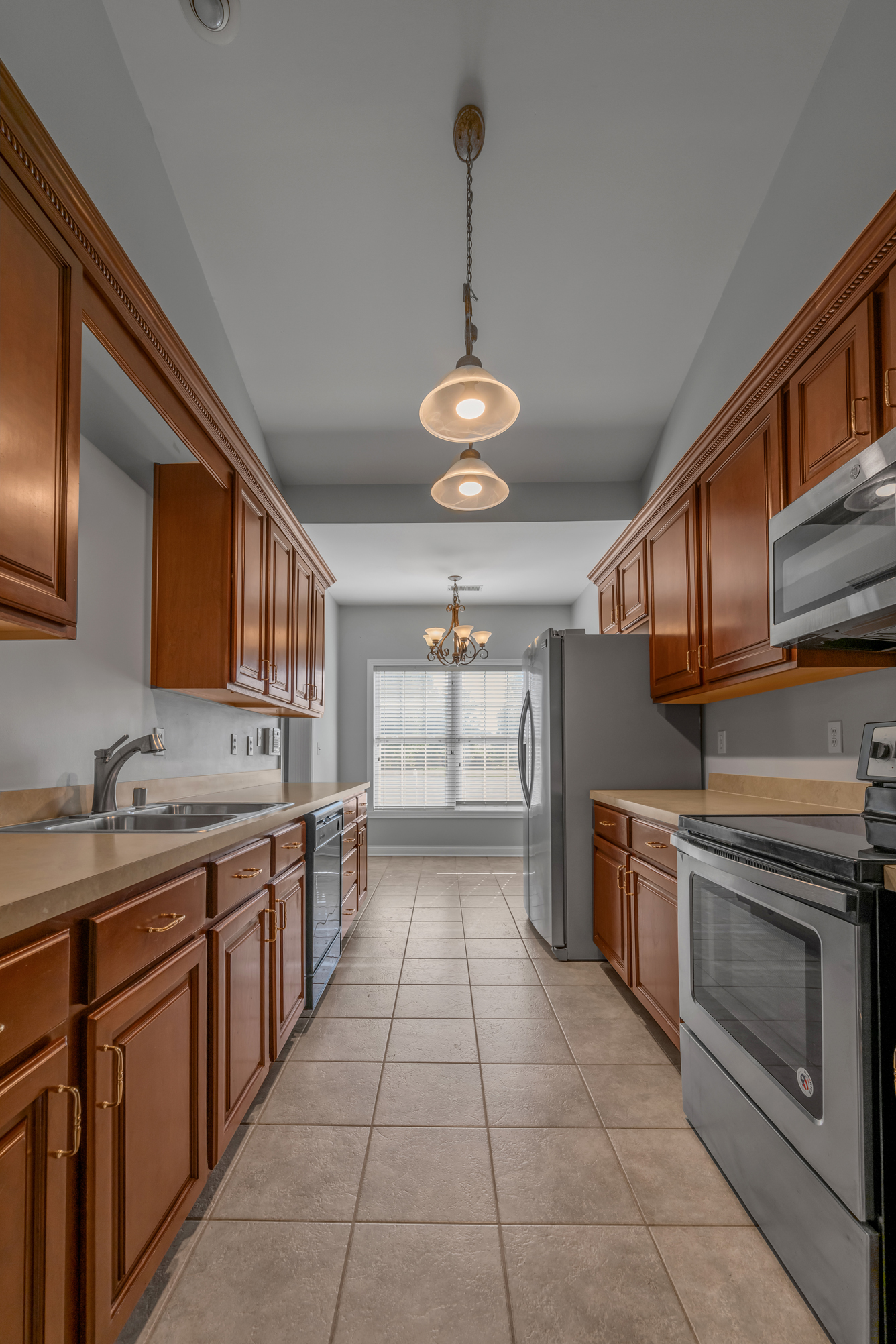  3253 Drayton Place - 物件實景