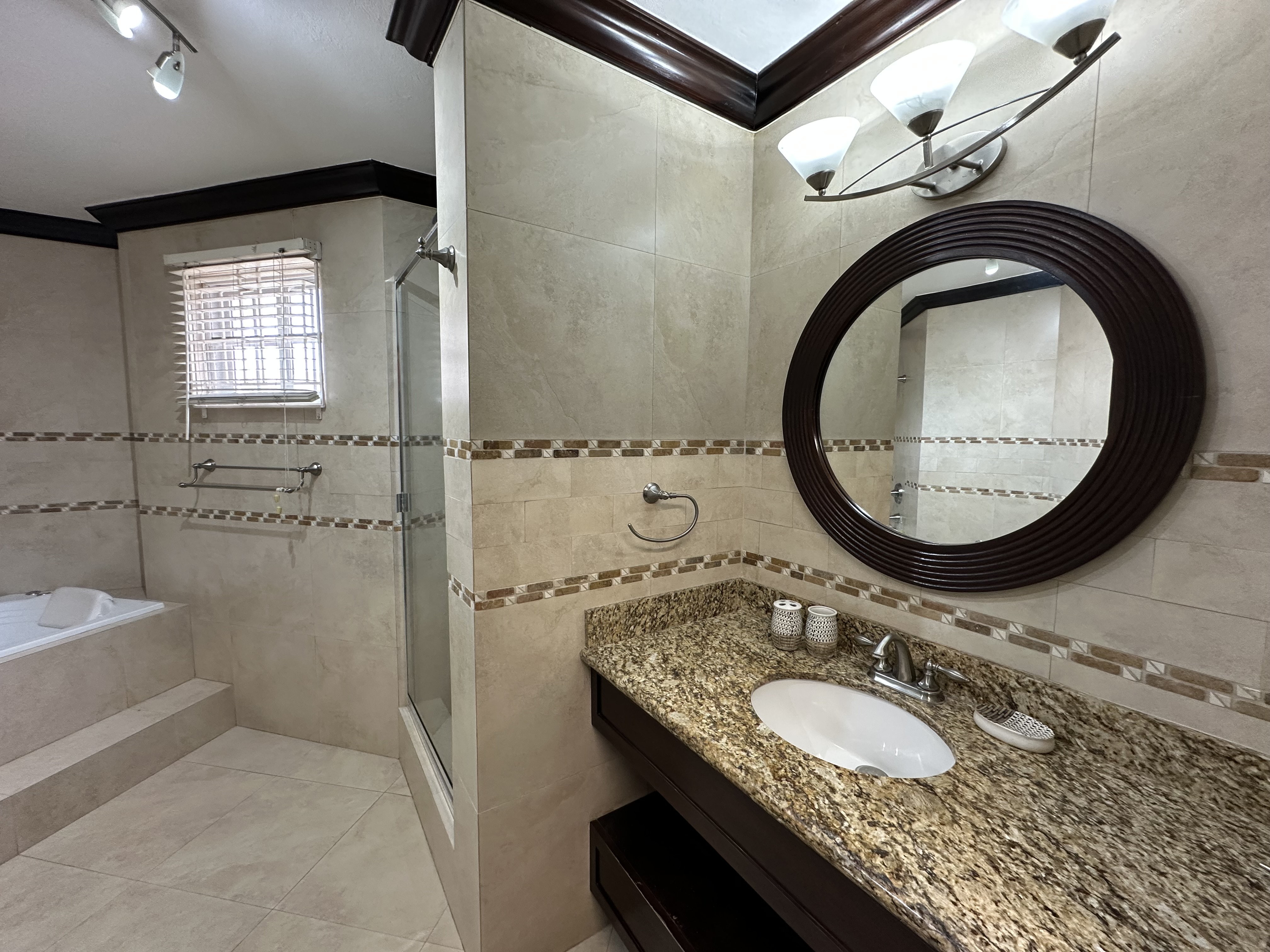 Kingston 6, JM, 3 Bedrooms Bedrooms, ,4 BathroomsBathrooms,Residential,For Sale,1901284