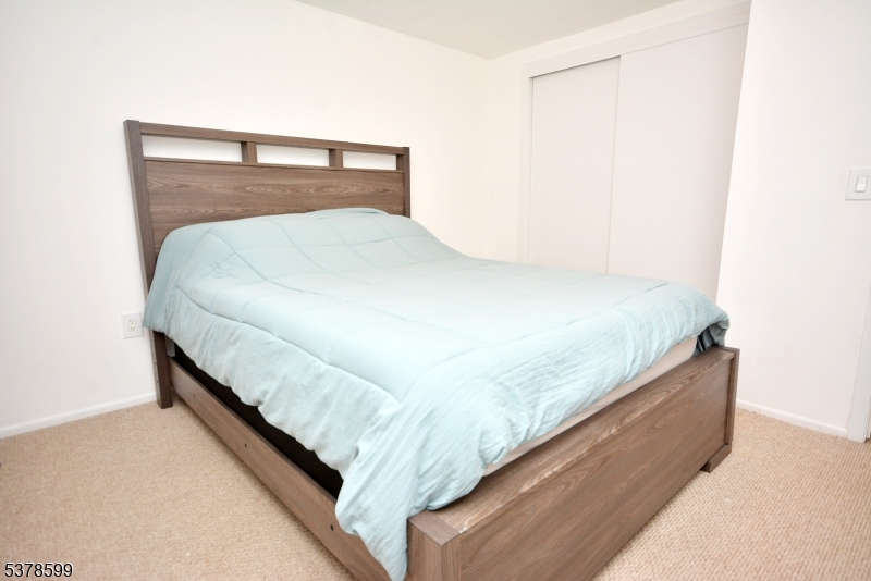 Bedminster Twp., New Jersey, 07921, United States, 3 Bedrooms Bedrooms, ,4 BathroomsBathrooms,Residential,For Sale,1989637