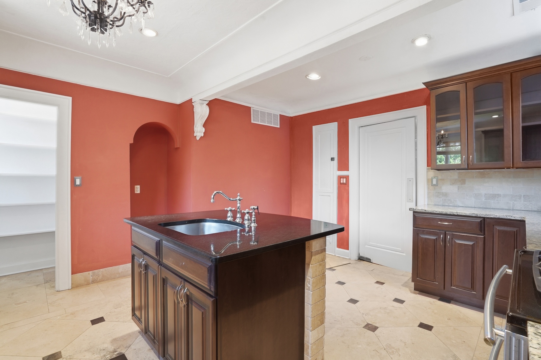  Charming Brick Bungalow in Ardsley Park with Modern Updates - 物件實景