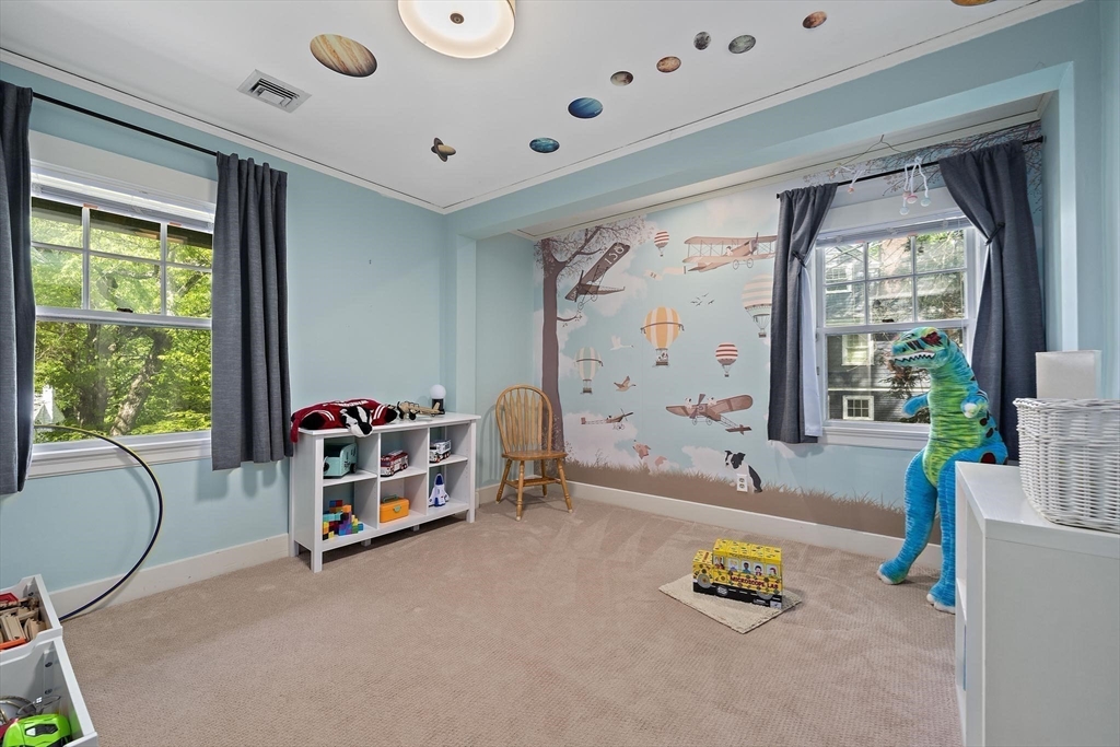 Newton, Massachusetts, 02468, United States, 4 Bedrooms Bedrooms, ,4 BathroomsBathrooms,Residential,For Sale,1829542