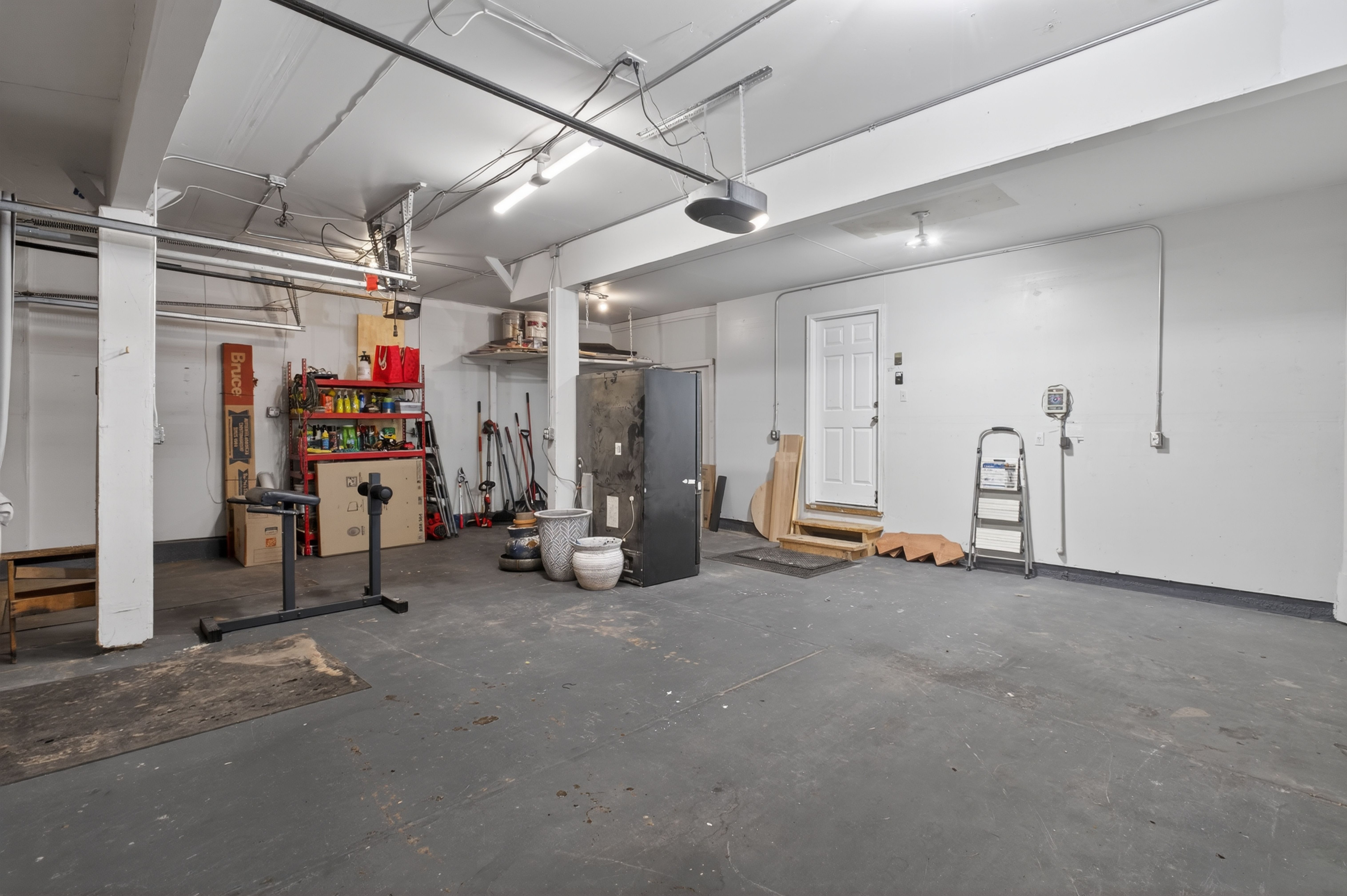  Situated on a Desirable Corner Lot in Hidden River - 物件實景
