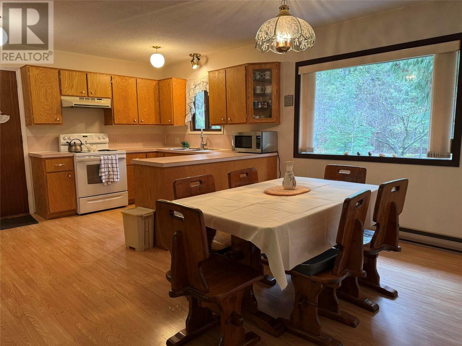 WINLAW, British Columbia, V0G 2J0, CA, 4 Bedrooms Bedrooms, ,1 BathroomBathrooms,Residential,For Sale,1837554