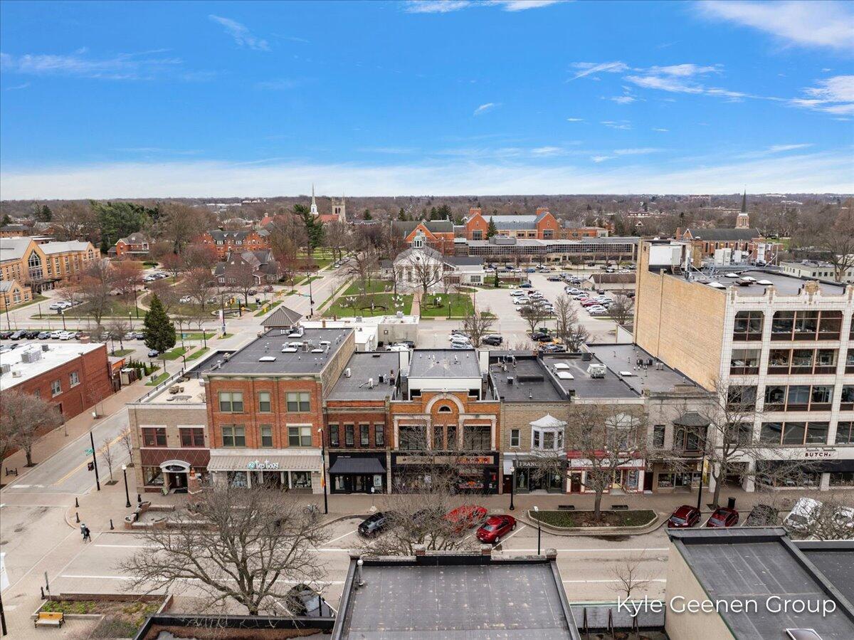 Holland, Michigan, 49423, United States, 2 Bedrooms Bedrooms, ,3 BathroomsBathrooms,Residential,For Sale,1827705