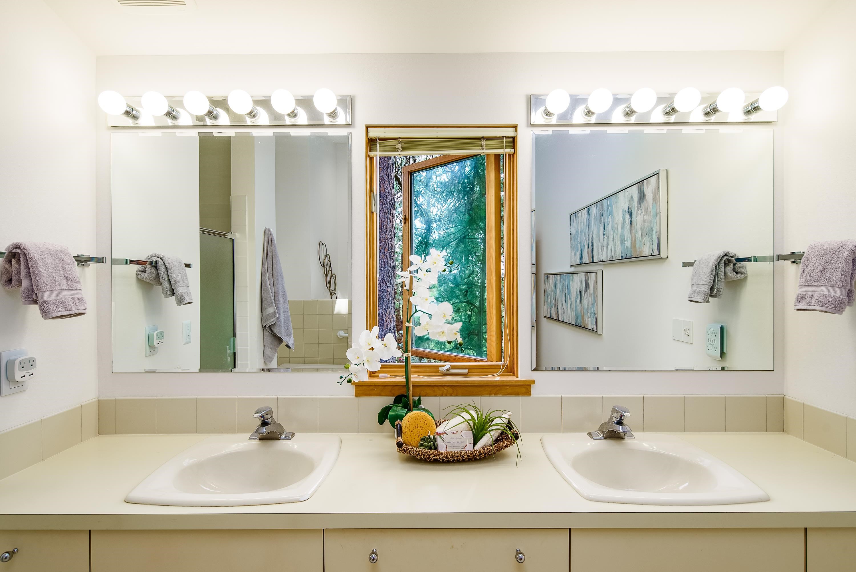 Spokane, Washington, 99223, United States, 4 Bedrooms Bedrooms, ,4 BathroomsBathrooms,Residential,For Sale,2002514