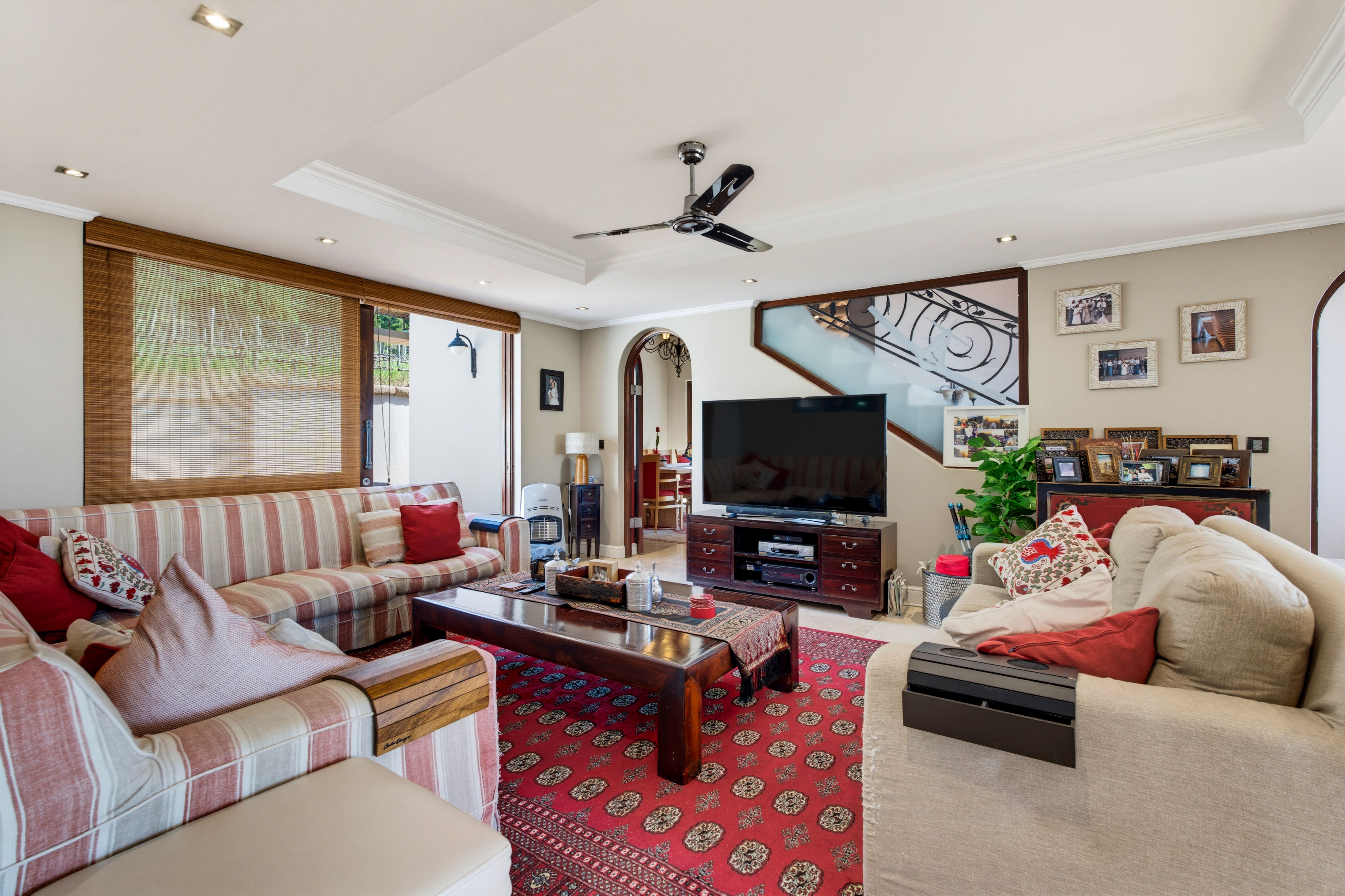  Elevated Family Living with Exceptional Mountain and Valley Views - 物件實景