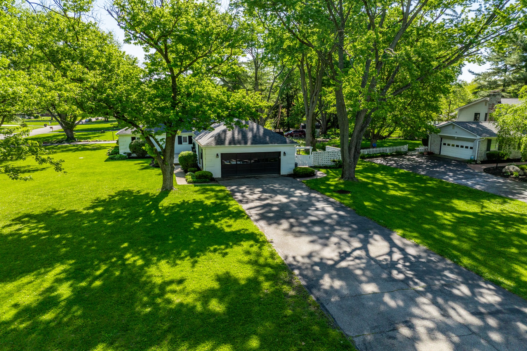  Beautiful and Quiet Home Set on Over Half an Acre - 物件實景