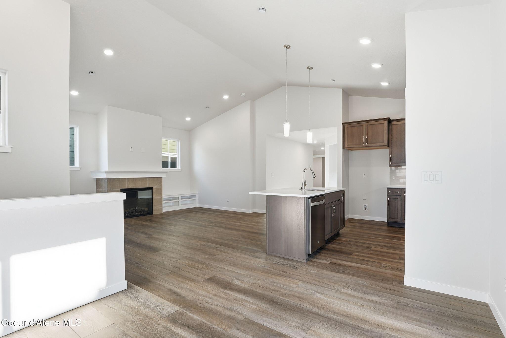 Coeur D'alene, Idaho, 83815, United States, 2 Bedrooms Bedrooms, ,Residential,For Sale,1991054