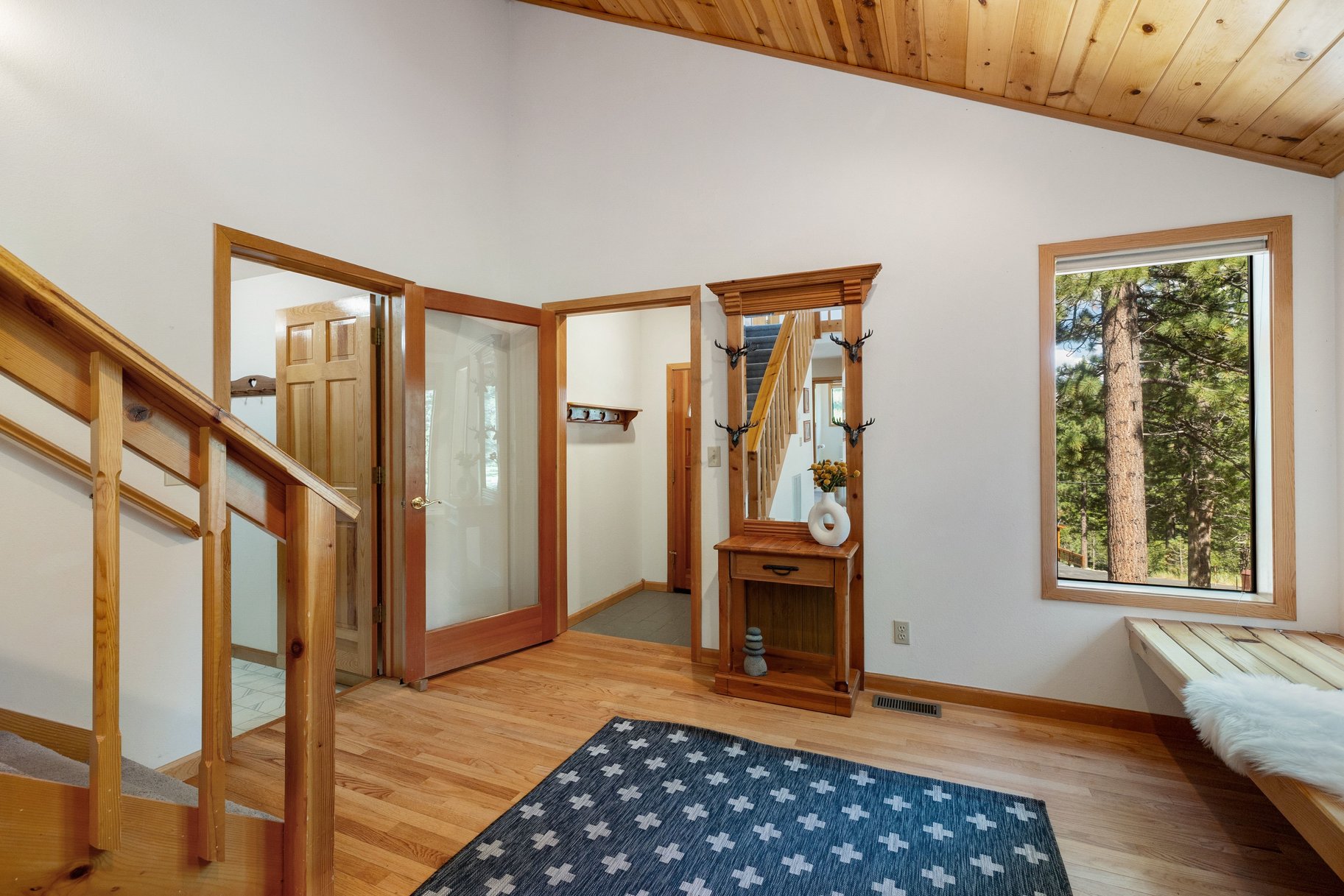  Sunlit Tahoe Donner Home with Spacious Rooms - 物件實景