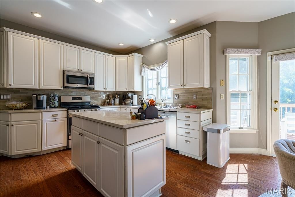 Glen Carbon, Illinois, 62034, United States, 5 Bedrooms Bedrooms, ,4 BathroomsBathrooms,Residential,For Sale,1977133