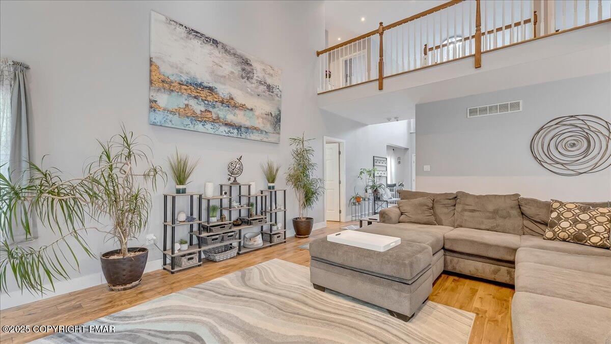 East Stroudsburg, Pennsylvania, 18302, United States, 5 Bedrooms Bedrooms, ,4 BathroomsBathrooms,Residential,For Sale,1980579