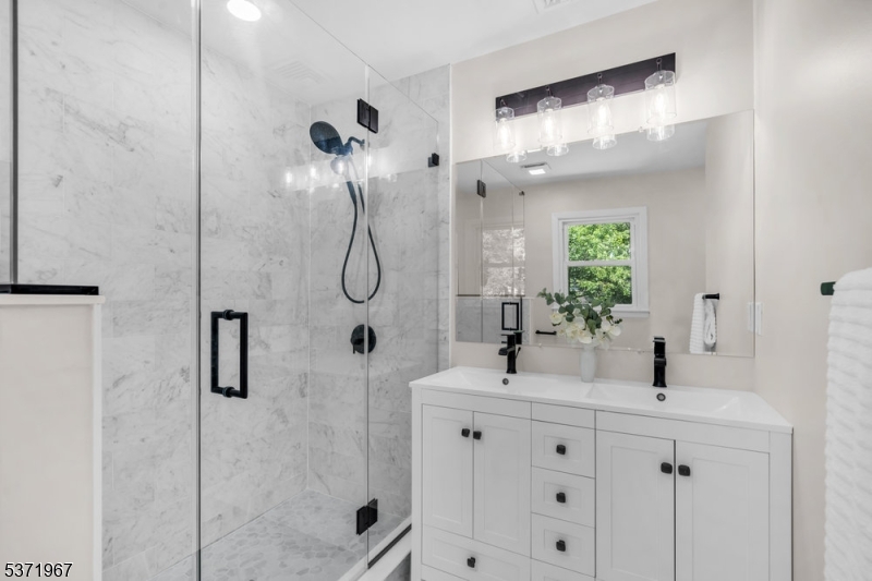 Berkeley Heights Twp., New Jersey, 07922, United States, 5 Bedrooms Bedrooms, ,3 BathroomsBathrooms,Residential,For Sale,1927400