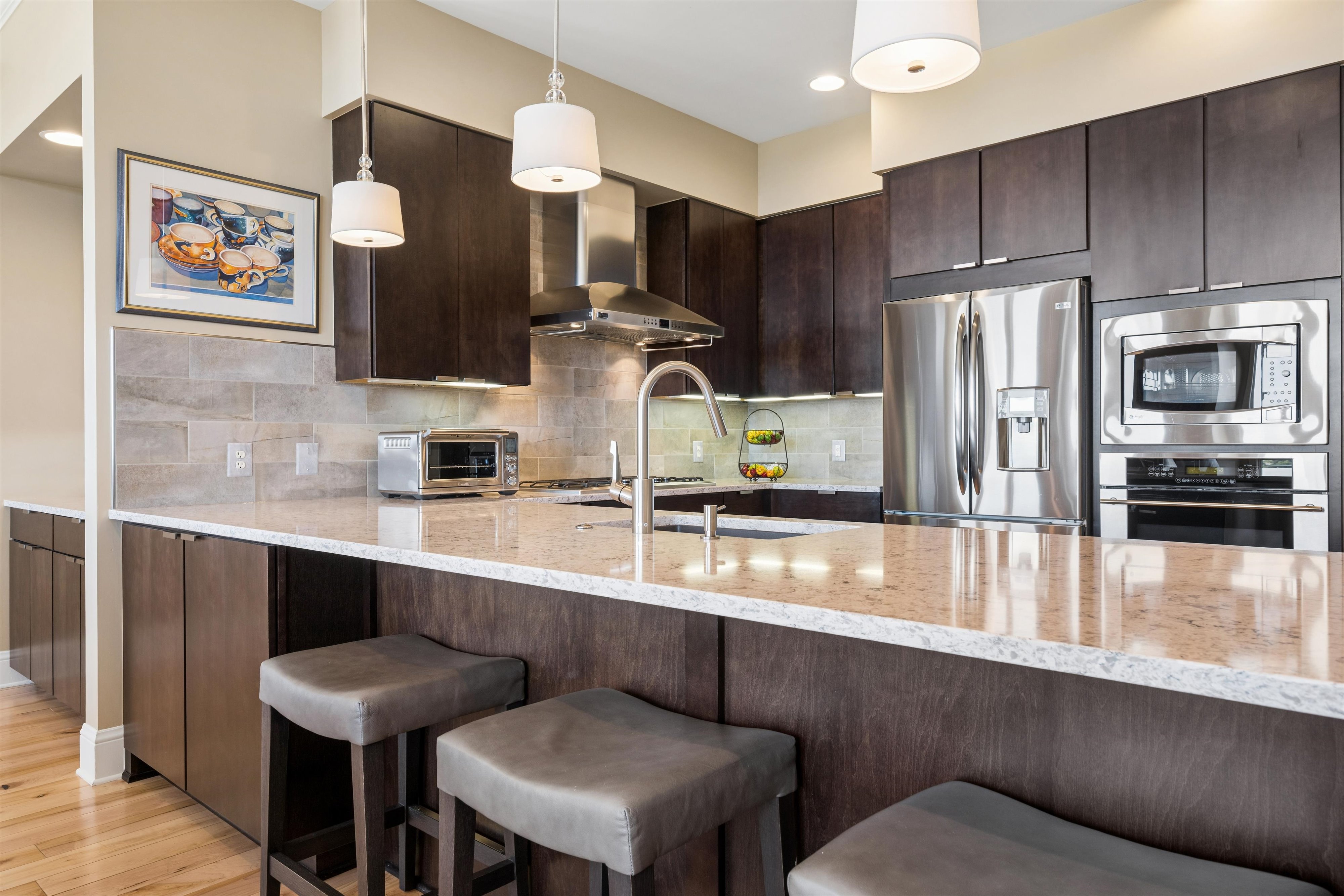  Fantastic 2 Bed/2 Bath End Unit Offering Panoramic Views - 物件實景