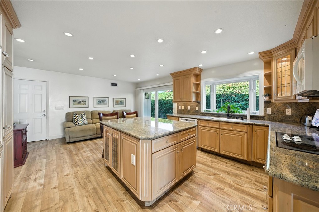 Huntington Beach, California, 92649, United States, 3 Bedrooms Bedrooms, ,2 BathroomsBathrooms,Residential,For Sale,1901956