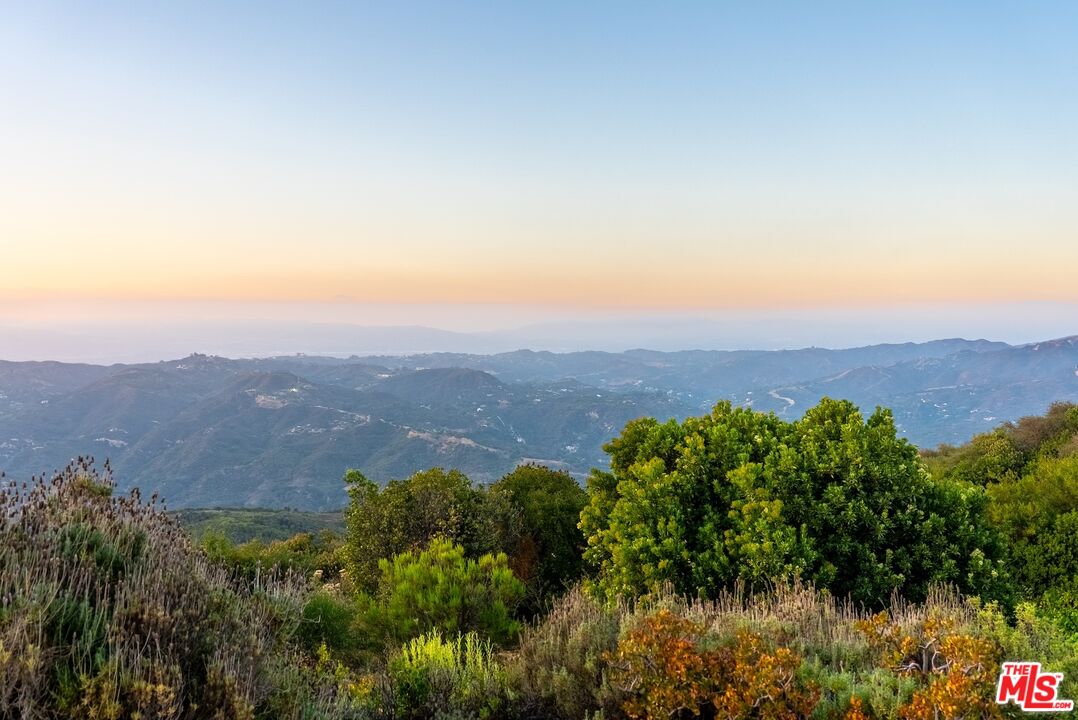 Topanga, California, 90290, United States, 4 Bedrooms Bedrooms, ,4 BathroomsBathrooms,Residential,For Sale,1902057