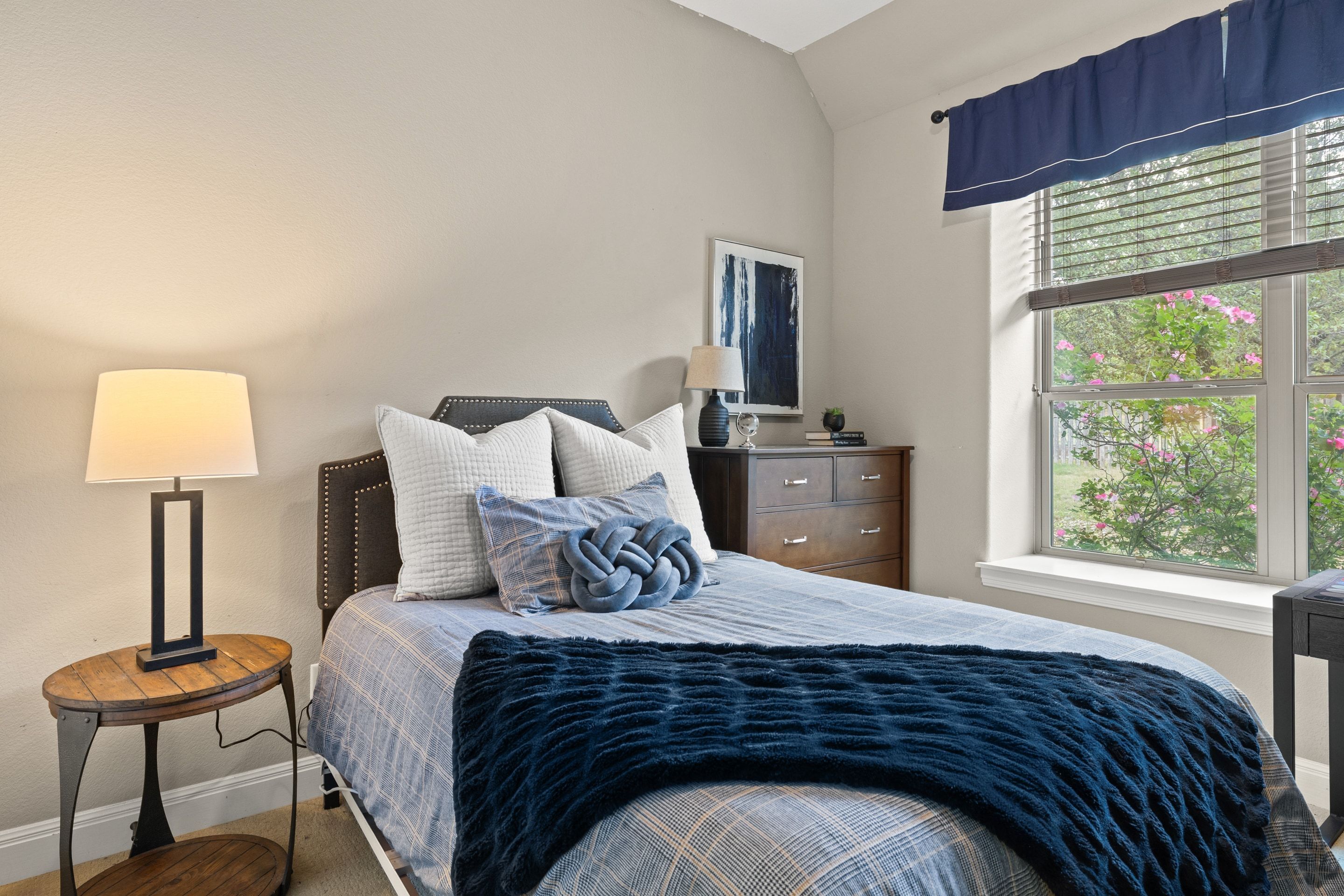  Refined Rocky Creek Living with Private Backyard Oasis - 物件實景