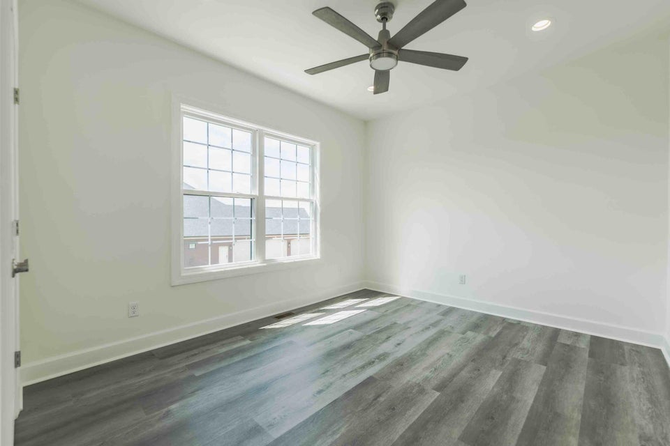 Richmond, Kentucky, 40475, United States, 5 Bedrooms Bedrooms, ,5 BathroomsBathrooms,Residential,For Sale,1881286