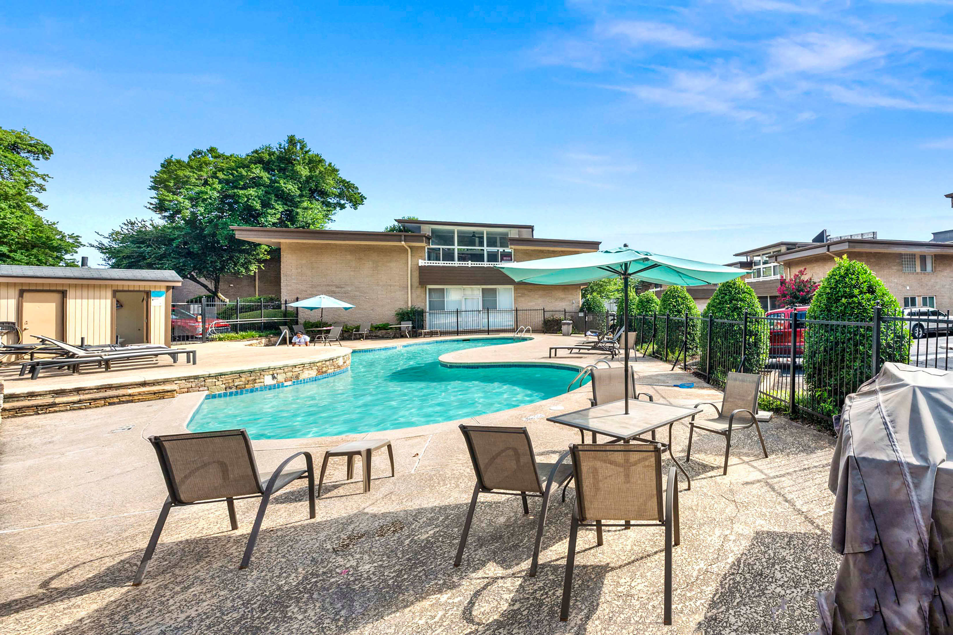  Rare Two-Story Garden Home in Laurel Grove with Covered Parking - 物件實景